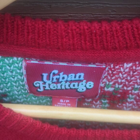 Urban Heritage Red & Green Christmas Sweater with Gold Bow - Size S/M BNWOT - Picture 3 of 7